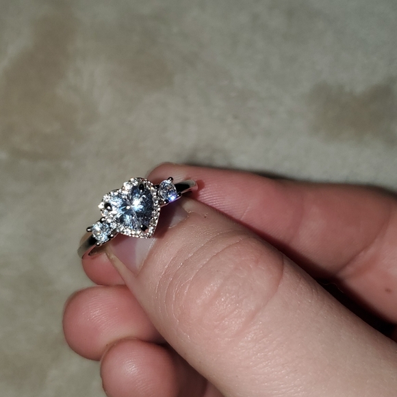 Sterling silver heart ring - Picture 8 of 9